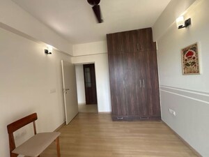 Room in 3 BHK Builder Floor at Sector 21 – for Rent