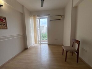 Room in 3 BHK Builder Floor at Sector 21 – for Rent