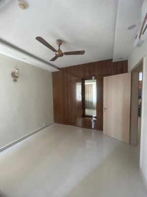 Room in 4 BHK Builder Floor at Sector 23 – for Rent