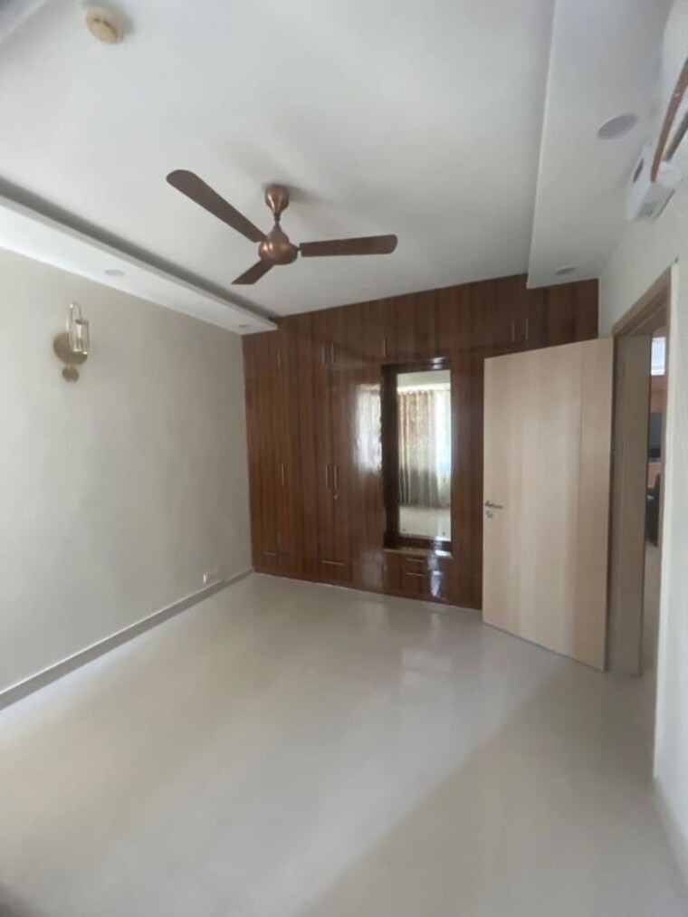 Room, sector 23 4 Bedroom 2150 Sq.Ft. Builder Floor In Sector 23 Gurgaon 10713075