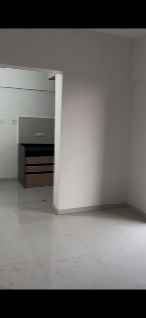 Room in 2 BHK Apartment at Kohinoor Sapphire 2, Tathawade – for Rent