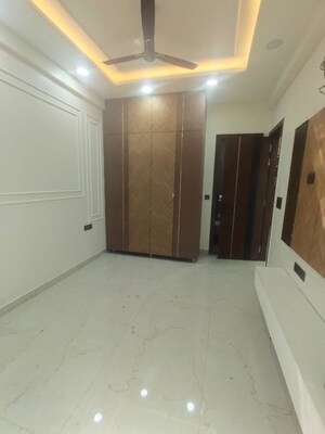 Room in 3 BHK Apartment at Apex Anuradha Apartments, Paschim Vihar – for Sale