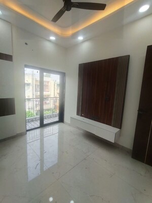 Room in 3 BHK Apartment at Apex Anuradha Apartments, Paschim Vihar – for Sale