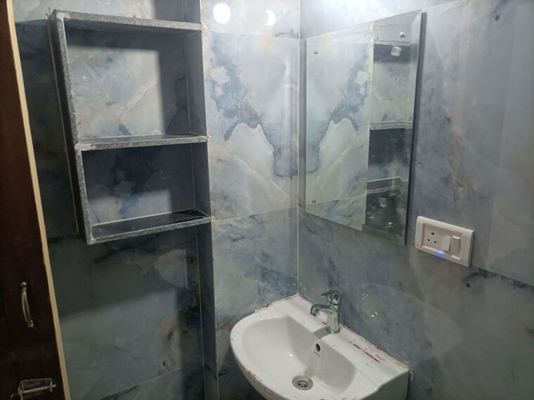 Bathroom, sector 19 dwarka 3 Bedroom 1500 Sq.Ft. Apartment In Sector 19 Dwarka Delhi 10713103