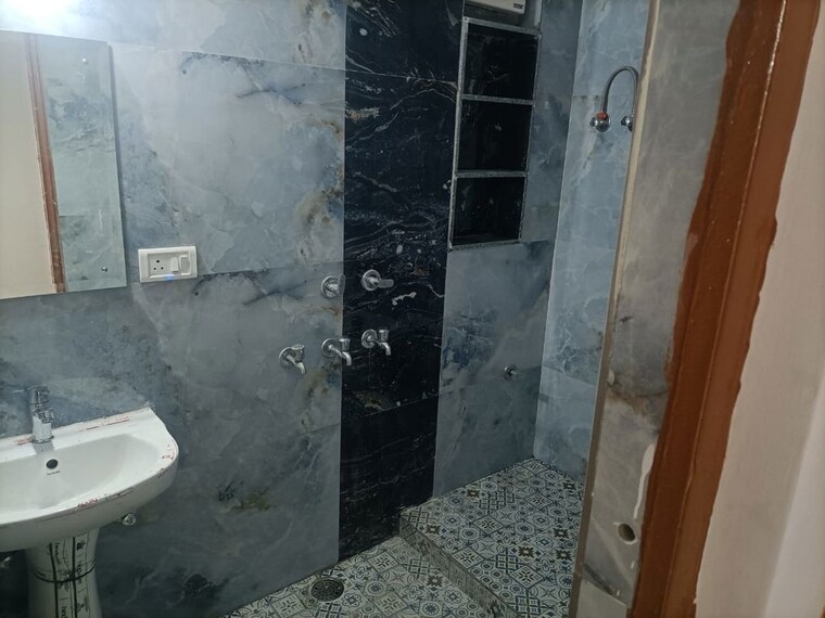Bathroom, sector 19 dwarka 3 Bedroom 1500 Sq.Ft. Apartment In Sector 19 Dwarka Delhi 10713103