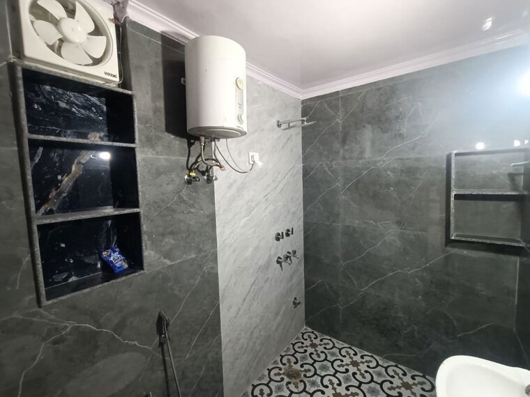 Bathroom, sector 19 dwarka 3 Bedroom 1500 Sq.Ft. Apartment In Sector 19 Dwarka Delhi 10713103