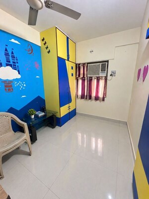 Room in 2 BHK Apartment at Borivali West – for Rent
