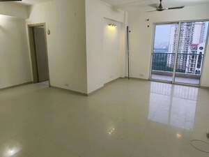 Room in 3 BHK Builder Floor at Sector 21 – for Rent