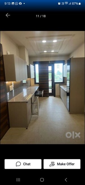 Team Area in 4 BHK Apartment at Sector 14 – for Rent