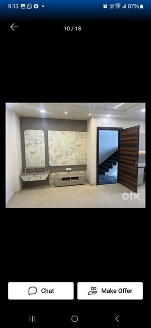 Bedroom in 4 BHK Apartment at Sector 14 – for Rent