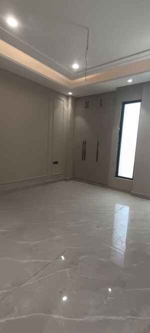 Room in 3 BHK Builder Floor at Parklands, Sector 85 – for Sale