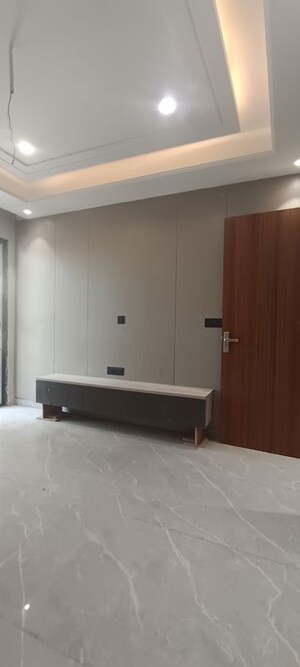 Room in 3 BHK Builder Floor at Parklands, Sector 85 – for Sale