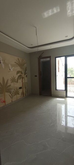 Room in 3 BHK Builder Floor at Parklands, Sector 85 – for Sale