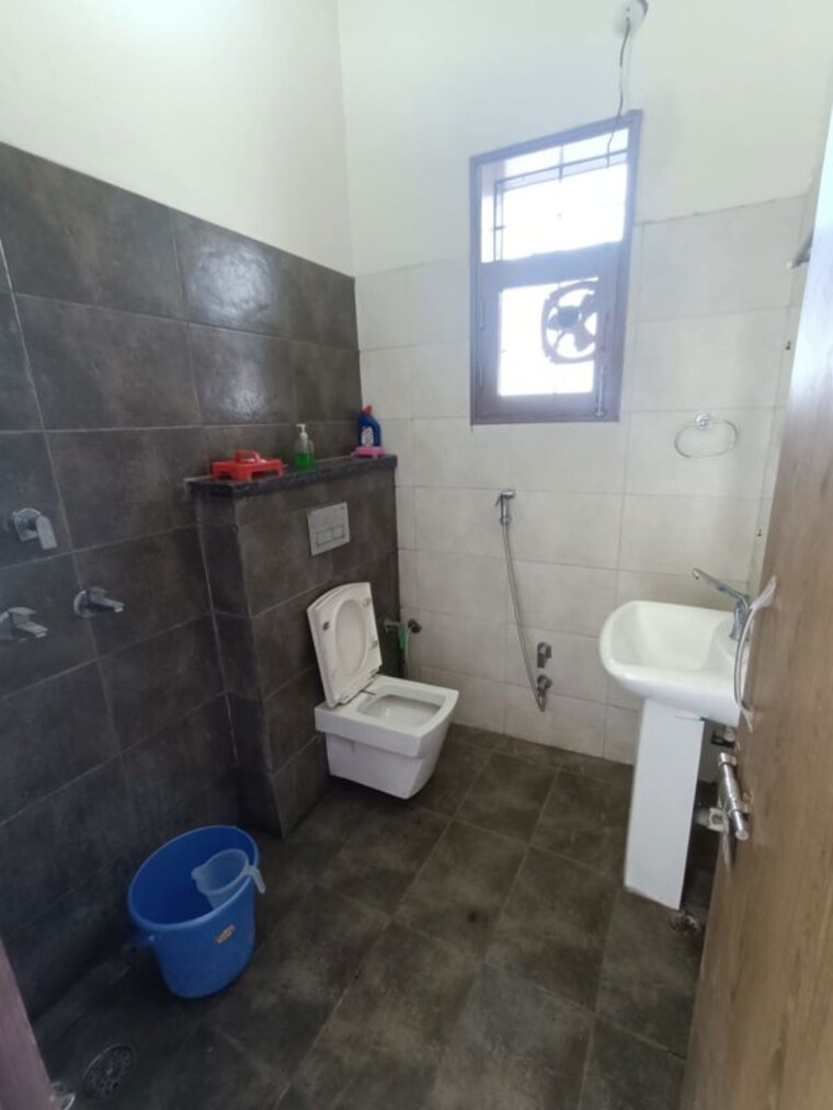 Bathroom, sector 15a 1 Bedroom 250  Independent House In Sector 15a Hisar 10712042
