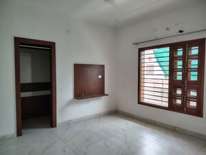 Room in  Independent House at Sector 9 – for Rent