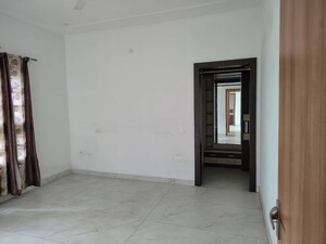 Room in  Independent House at Sector 9 – for Rent