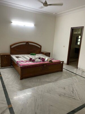 Bedroom in 2.5 BHK Builder Floor at Dlf Phase I – for Rent