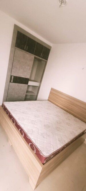 Room in 2 BHK Apartment at Suncity Avenue 76, Sector 76 – for Sale