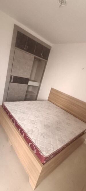 Room in 2 BHK Apartment at Suncity Avenue 76, Sector 76 – for Sale