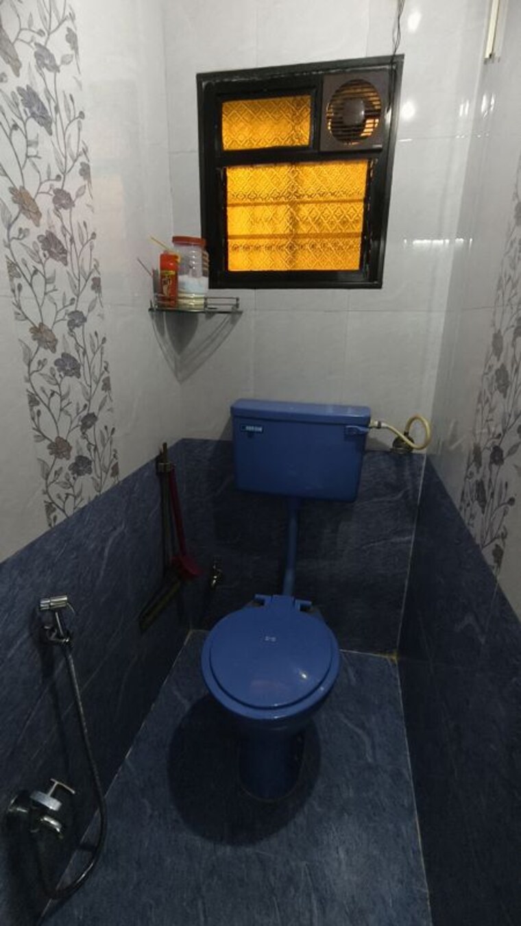 Bathroom, nnp colony 1 RK 380 Sq.Ft. Apartment In Nnp Colony Mumbai 10713144