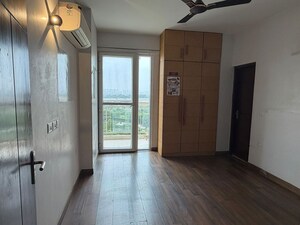Room in 3 BHK Apartment at Conscient Heritage Max, Sector 102 – for Sale