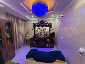 Living Room in 4 BHK Builder Floor at Sector 21 – for Rent