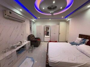 Team Area in 4 BHK Builder Floor at Sector 21 – for Rent