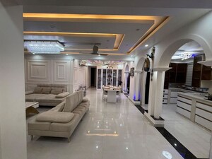 Building Lobby in 4 BHK Builder Floor at Sector 21 – for Rent