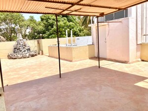 Room in 3 BHK Penthouse at Sanewadi – for Rent