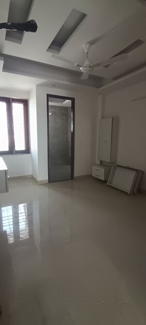Room in 3 BHK Builder Floor at Parklands, Sector 85 – for Sale