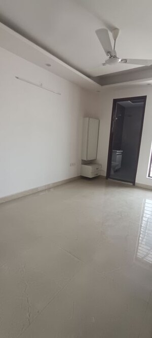 Room in 3 BHK Builder Floor at Parklands, Sector 85 – for Sale