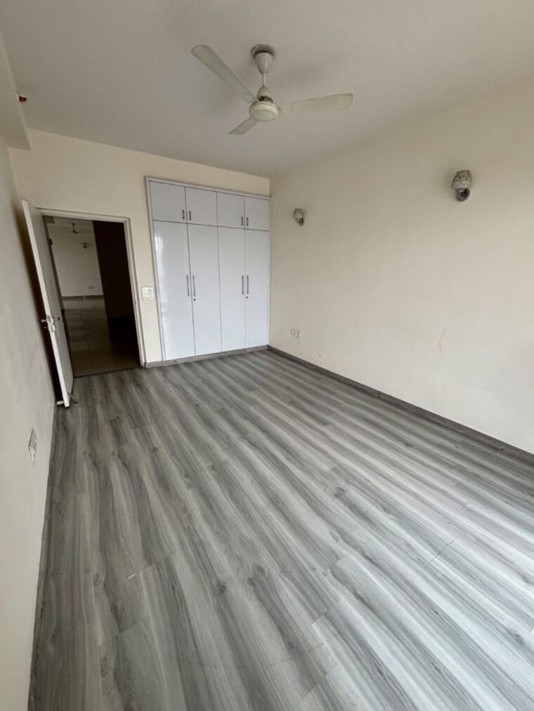 Room, sector 83 3 Bedroom 1900 Sq.Ft. Apartment In Sector 83 Gurgaon 10702503