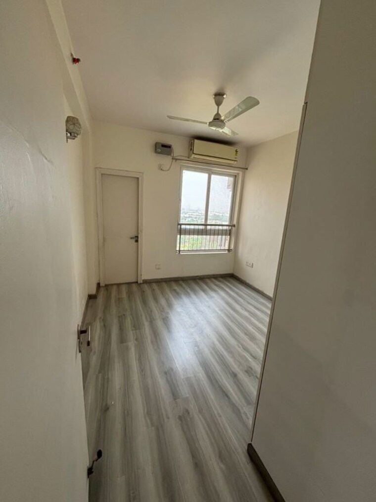 Room, sector 83 3 Bedroom 1900 Sq.Ft. Apartment In Sector 83 Gurgaon 10702503