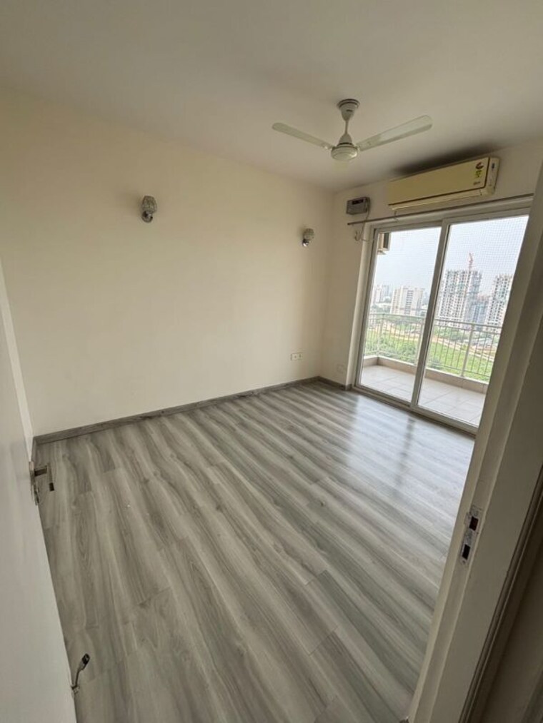 Room, sector 83 3 Bedroom 1900 Sq.Ft. Apartment In Sector 83 Gurgaon 10702503