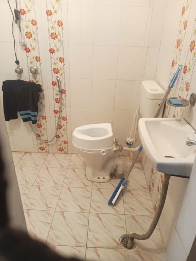 Bathroom, vijayant khand 2 Bedroom 1250 Sq.Ft. Independent House In Vijayant Khand Lucknow 10701450