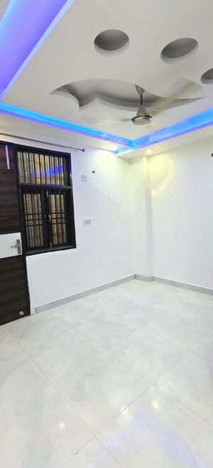 Room in 1 BHK Builder Floor at Dwarka Mor – for Rent