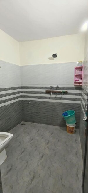 Attached Bathroom in 1 BHK Builder Floor at Dwarka Mor – for Rent
