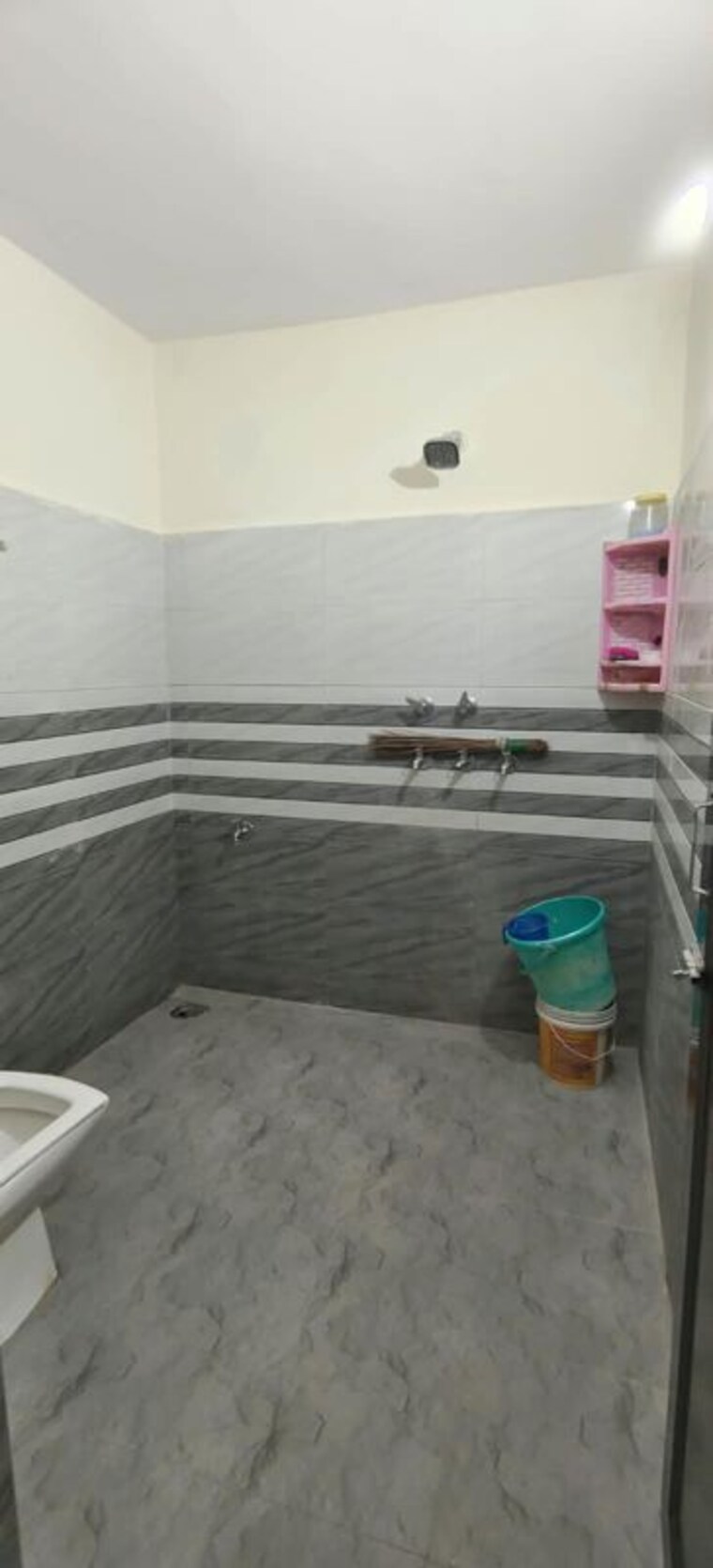 Attached Bathroom, dwarka mor 1 Bedroom 45 Sq.Yd. Builder Floor In Dwarka Mor Delhi 10698703