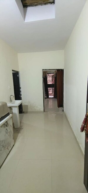Room in 1 BHK Builder Floor at Dwarka Mor – for Rent