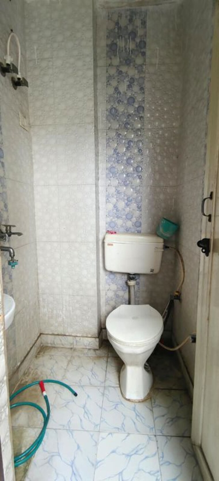 Bathroom, dwarka mor 1 Bedroom 35 Sq.Yd. Builder Floor In Dwarka Mor Delhi 10698631