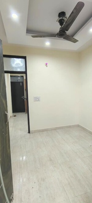 Room in 1 BHK Builder Floor at Dwarka Mor – for Rent