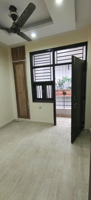 Room in 1 BHK Builder Floor at Dwarka Mor – for Rent