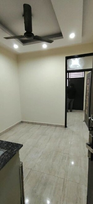 Room in 1 BHK Builder Floor at Dwarka Mor – for Rent