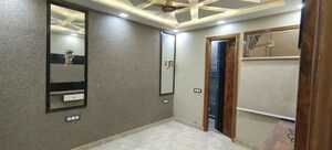 Room in 4 BHK Builder Floor at Dwarka Mor – for Rent