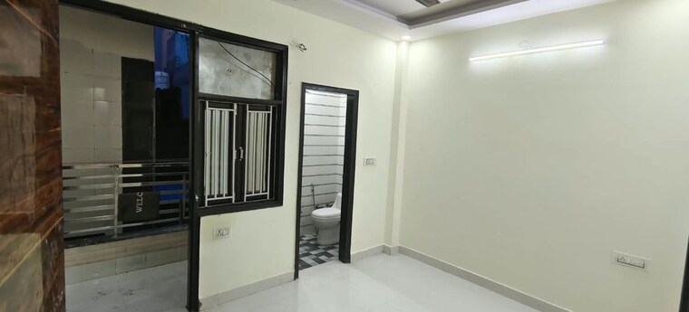 Room, dwarka mor 2 Bedroom 60 Sq.Yd. Builder Floor In Dwarka Mor Delhi 10698572