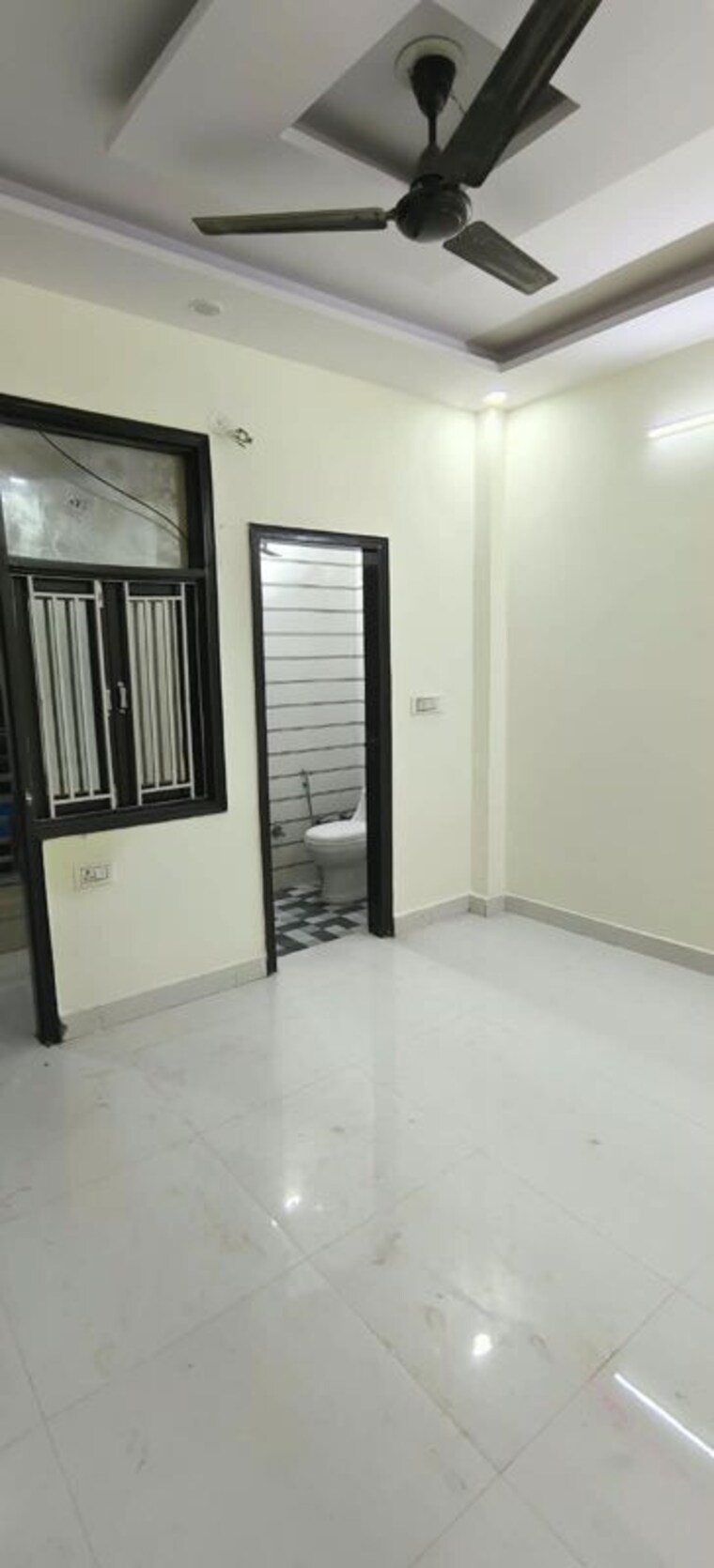 Room, dwarka mor 2 Bedroom 60 Sq.Yd. Builder Floor In Dwarka Mor Delhi 10698572