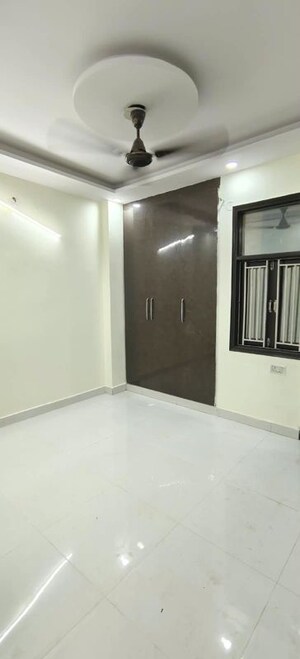 Room in 2 BHK Builder Floor at Dwarka Mor – for Rent