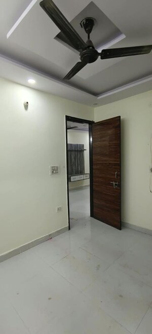 Room in 2 BHK Builder Floor at Dwarka Mor – for Rent