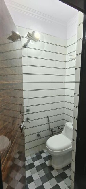 Attached Bathroom in 2 BHK Builder Floor at Dwarka Mor – for Rent