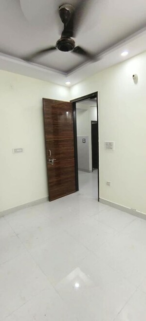 Room in 2 BHK Builder Floor at Dwarka Mor – for Rent